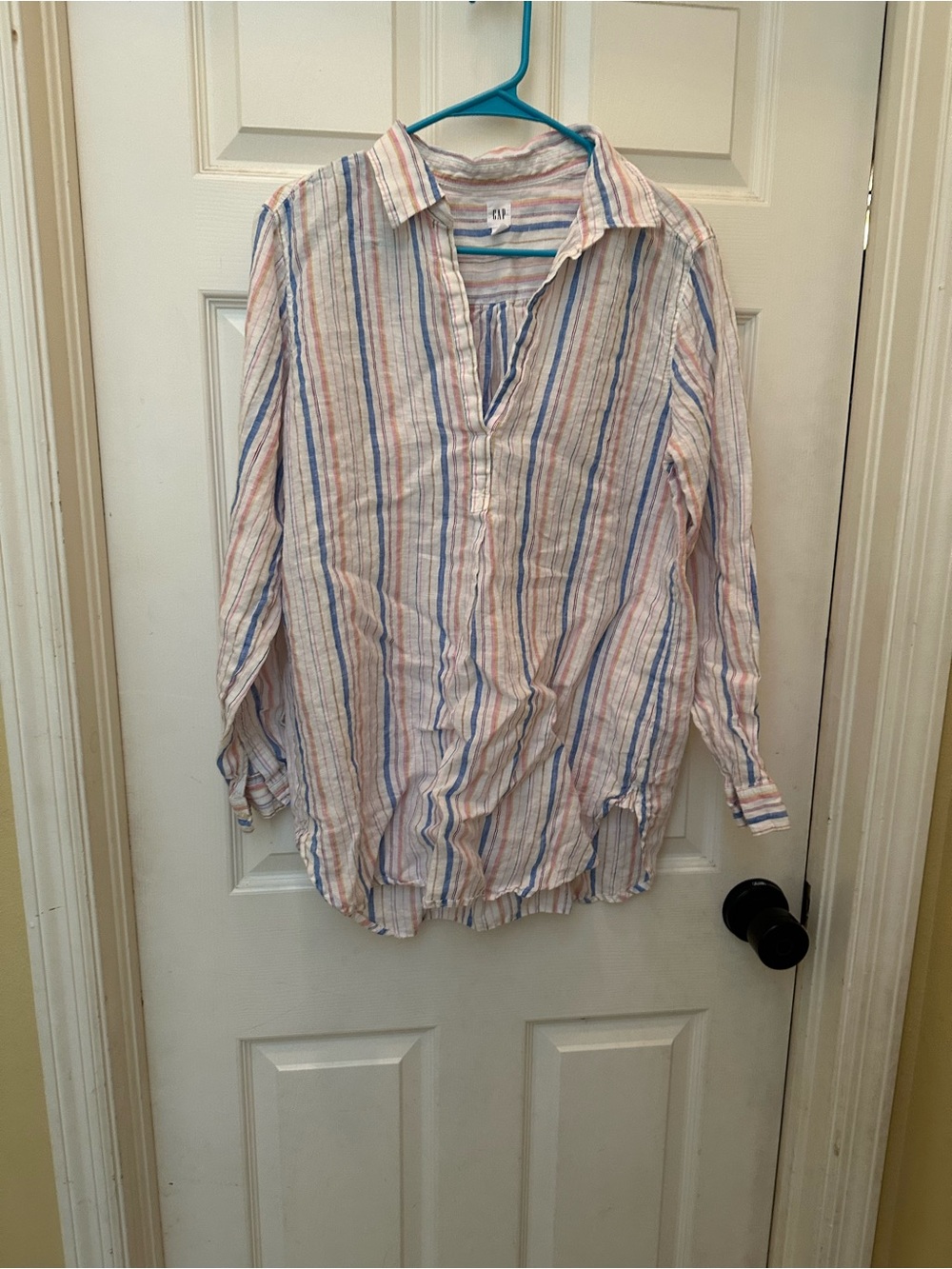 Gap women’s
Long-Sleeve Linen-Blend Stripe Shirt in White/Blue/Brown